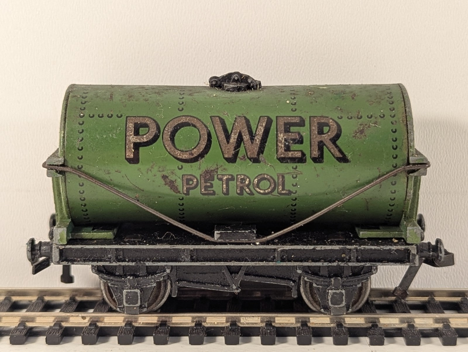 Hornby 32080 OO Gauge Power Petrol Tank Wagon