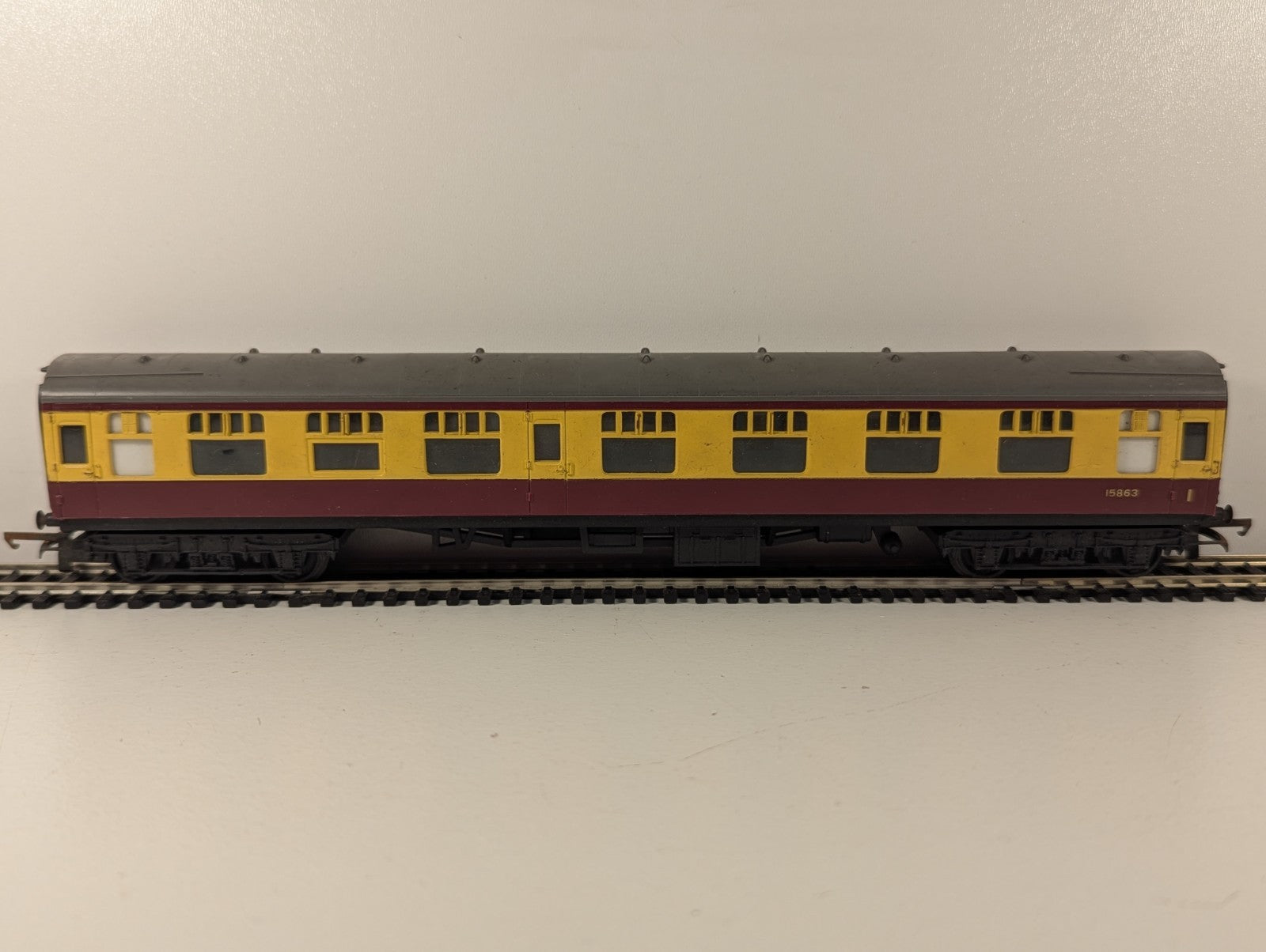 Tri-ang OO Gauge 1st & 3rd BR Composite Coach Cream & Maroon