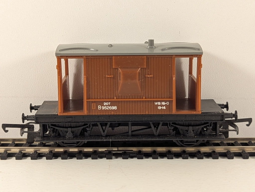 Tri-ang Hornby R636 OO Gauge BR Brake Van - Boxed but box is damaged