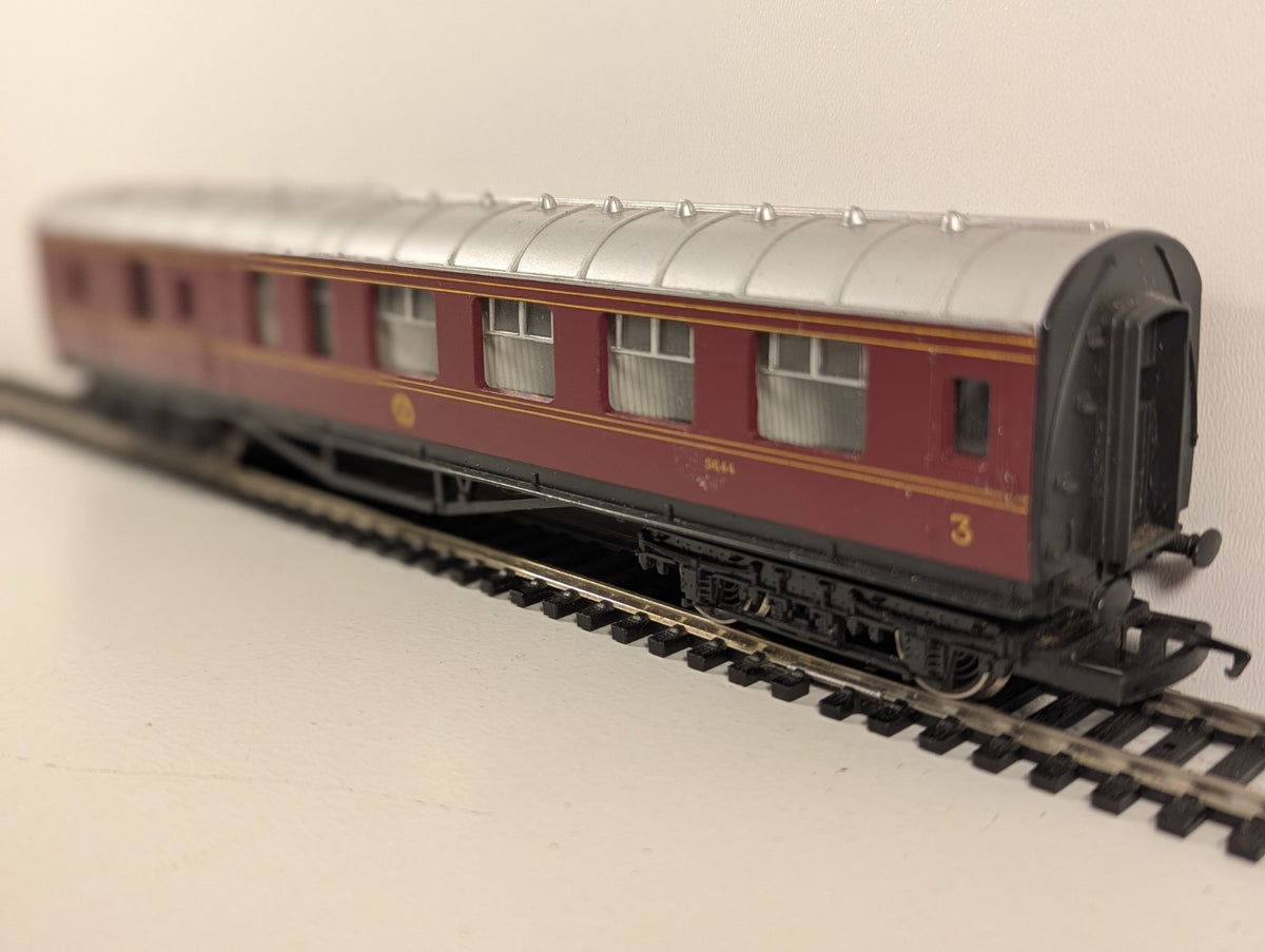 Hornby OO Gauge R475A LMS Brake Third Coach 5644 – Crimson Lake
