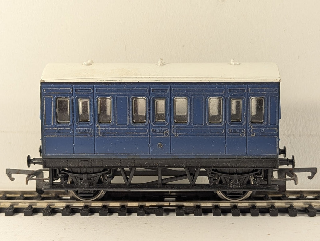 Hornby OO Gauge 4-Wheel Composite Coach Passenger Coach 12 Blue