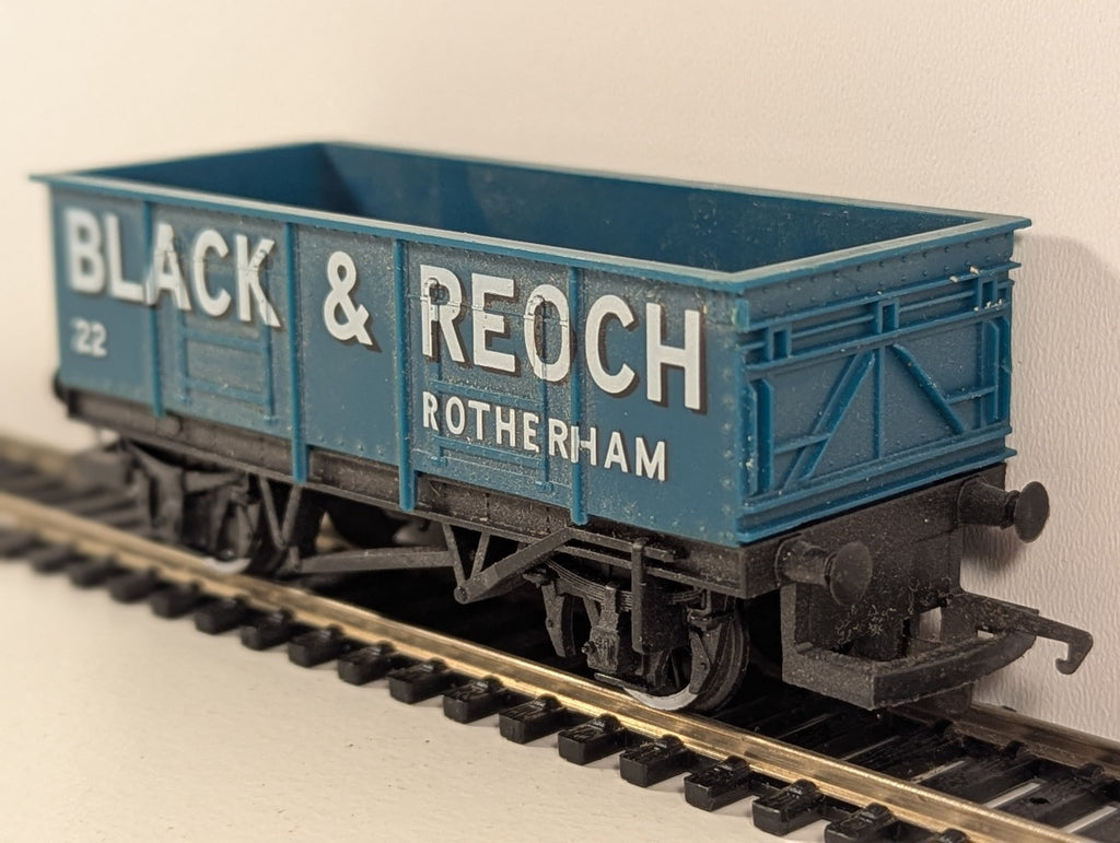 Hornby R021 OO Gauge Black & Reoch Open Mineral Wagon