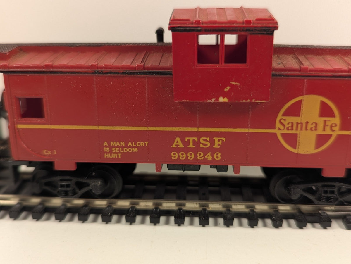 AHM HO Scale Santa Fe (ATSF) Wide-Vision Caboose No. 999246