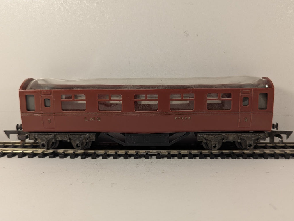 Tri-ang OO Gauge LMS Short Bogie 3rd Class Coach Passenger Coach 27424