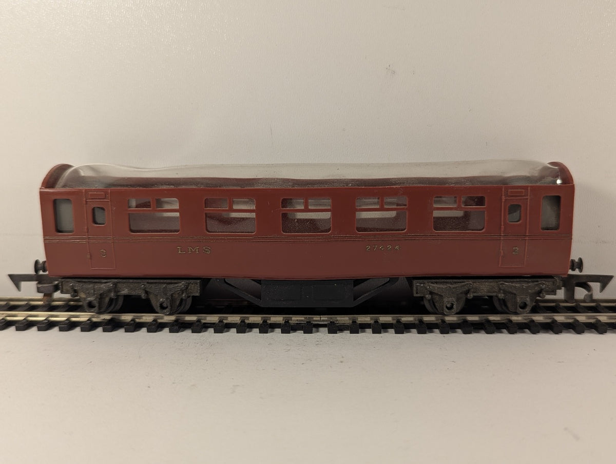 Tri-ang OO Gauge LMS Short Bogie 3rd Class Coach Passenger Coach 27424