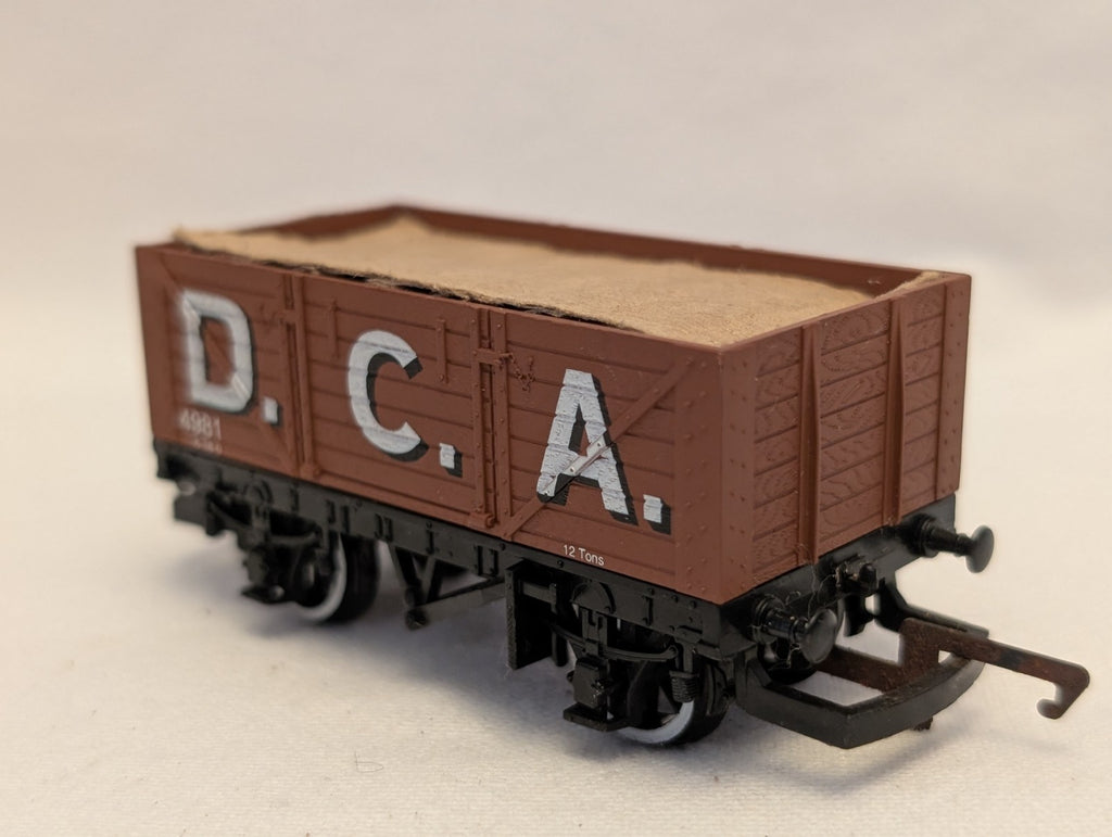 Hornby OO Gauge 7 Plank Open Wagon 'D.C.A.' Goods Wagon 4981 D.C.A.