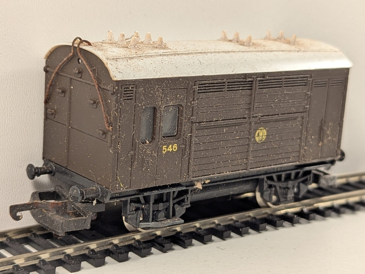 Lima 305625 OO Gauge GWR Horse Box No. 546 – GW Brown