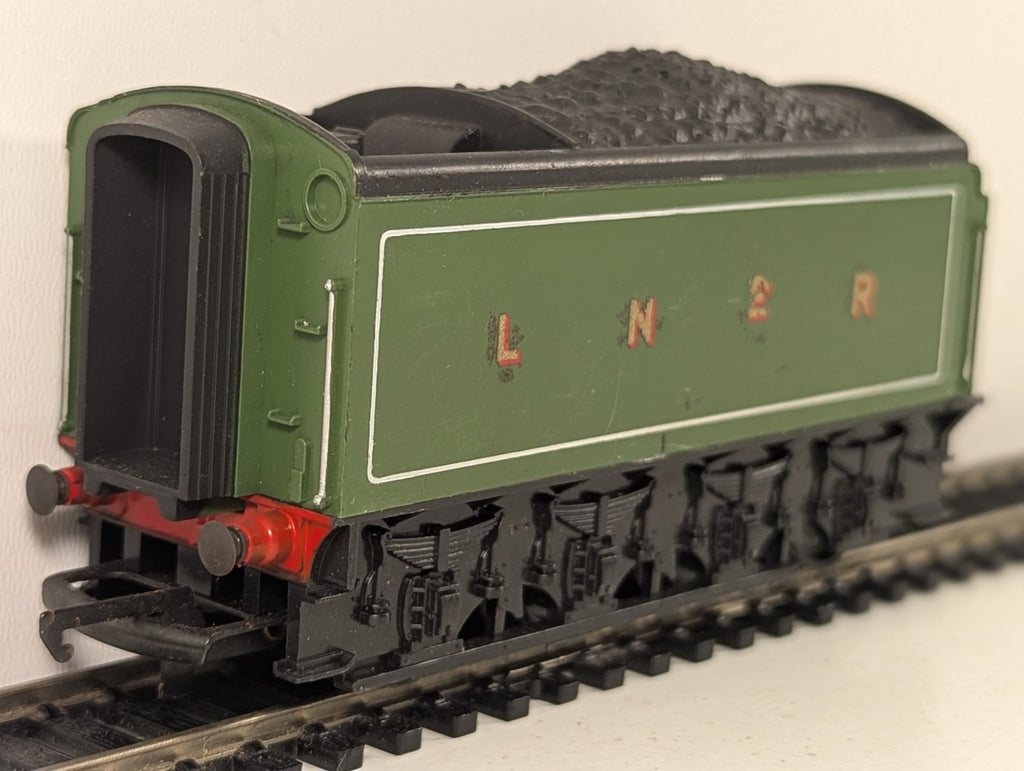 Tri-ang Hornby OO Gauge LNER Corridor Tender LNER Apple Green
