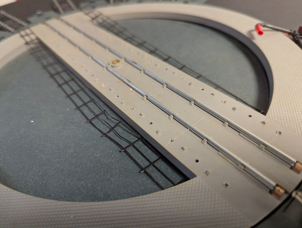 Hornby Railways R410 Operating Turntable Set Boxed