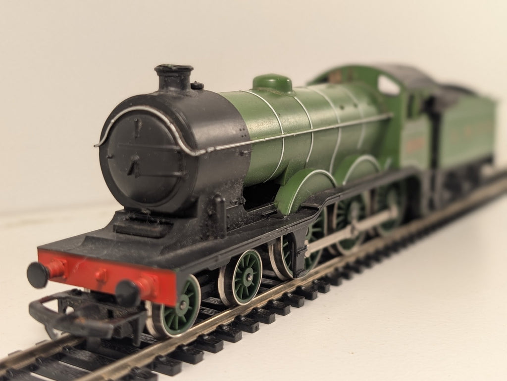 Hornby R866 OO Gauge Class B12 4-6-0 LNER Apple Green