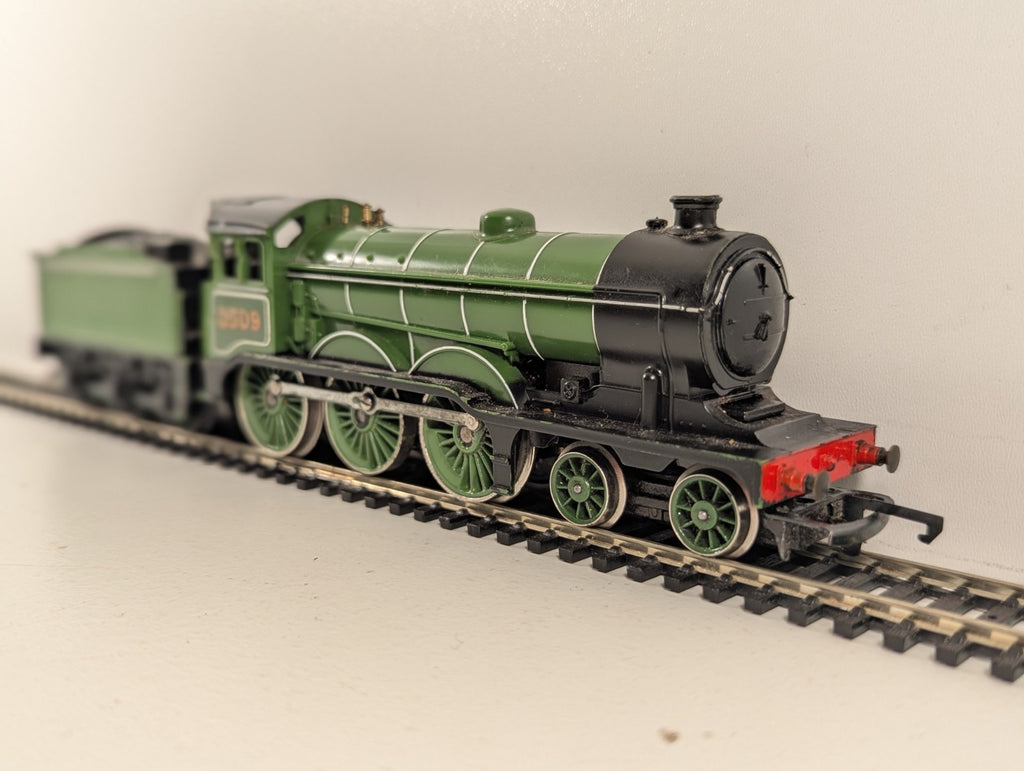 Hornby R866 OO Gauge LNER Class B12 4-6-0 Steam Locomotive - Repainted Tender