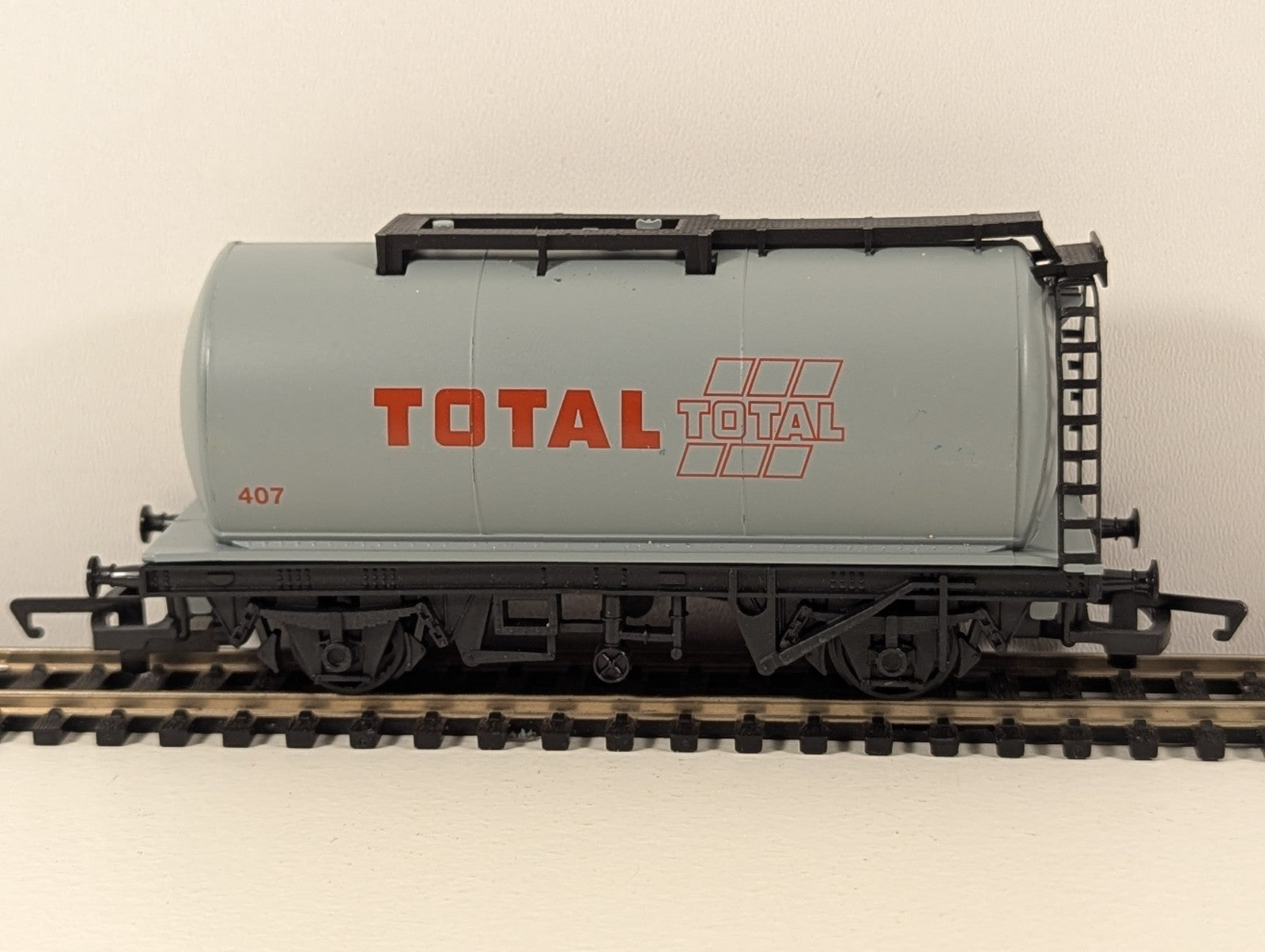 Hornby TTA Tank Wagon – Total Livery – OO Gauge