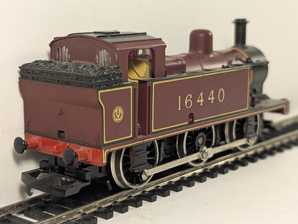 Hornby OO Gauge Class 3F Jinty 0-6-0T Steam Locomotive 16440 LMS Maroon R052