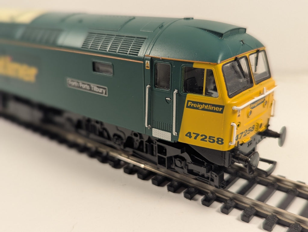 Heljan Class 47 No. 47258 “Forth Ports Tilbury” Freightliner Green – Boxed
