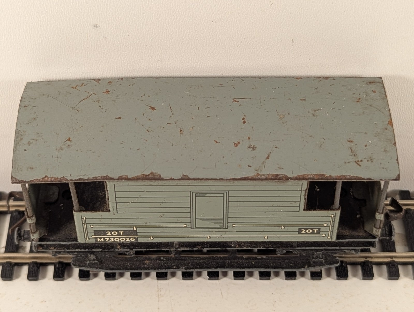 Hornby Dublo 32045 BR 20 Ton Goods Brake Van OO Gauge - Chipped Paint