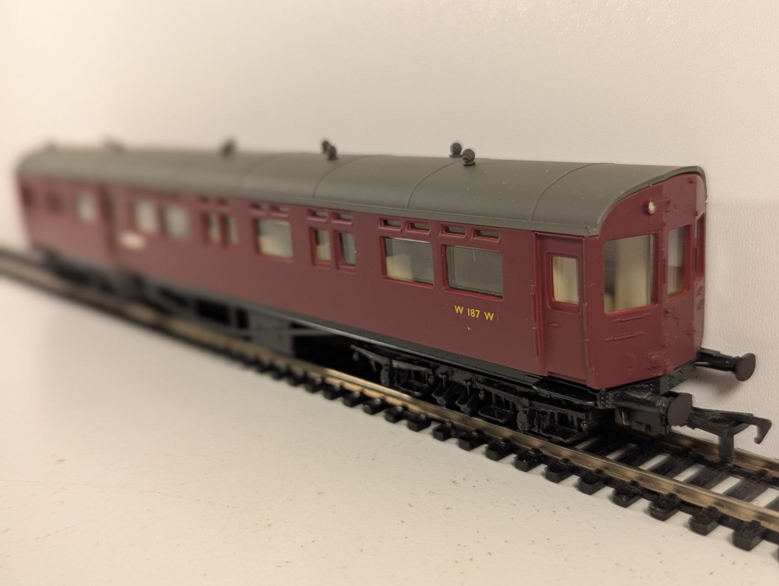 Airfix 54256-8 GWR Auto Coach BR Maroon OO Gauge Boxed - Missing Buffer Head