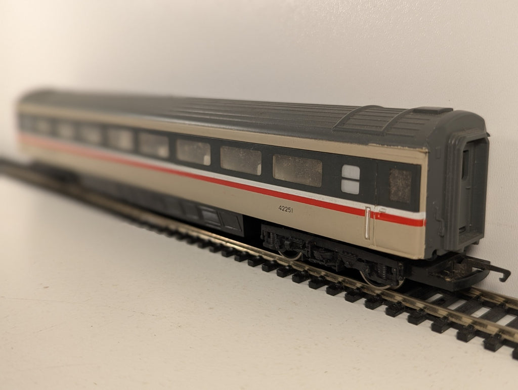 Hornby OO Gauge BR Mk3 TSO Coach Passenger Coach 42251 BR InterCity