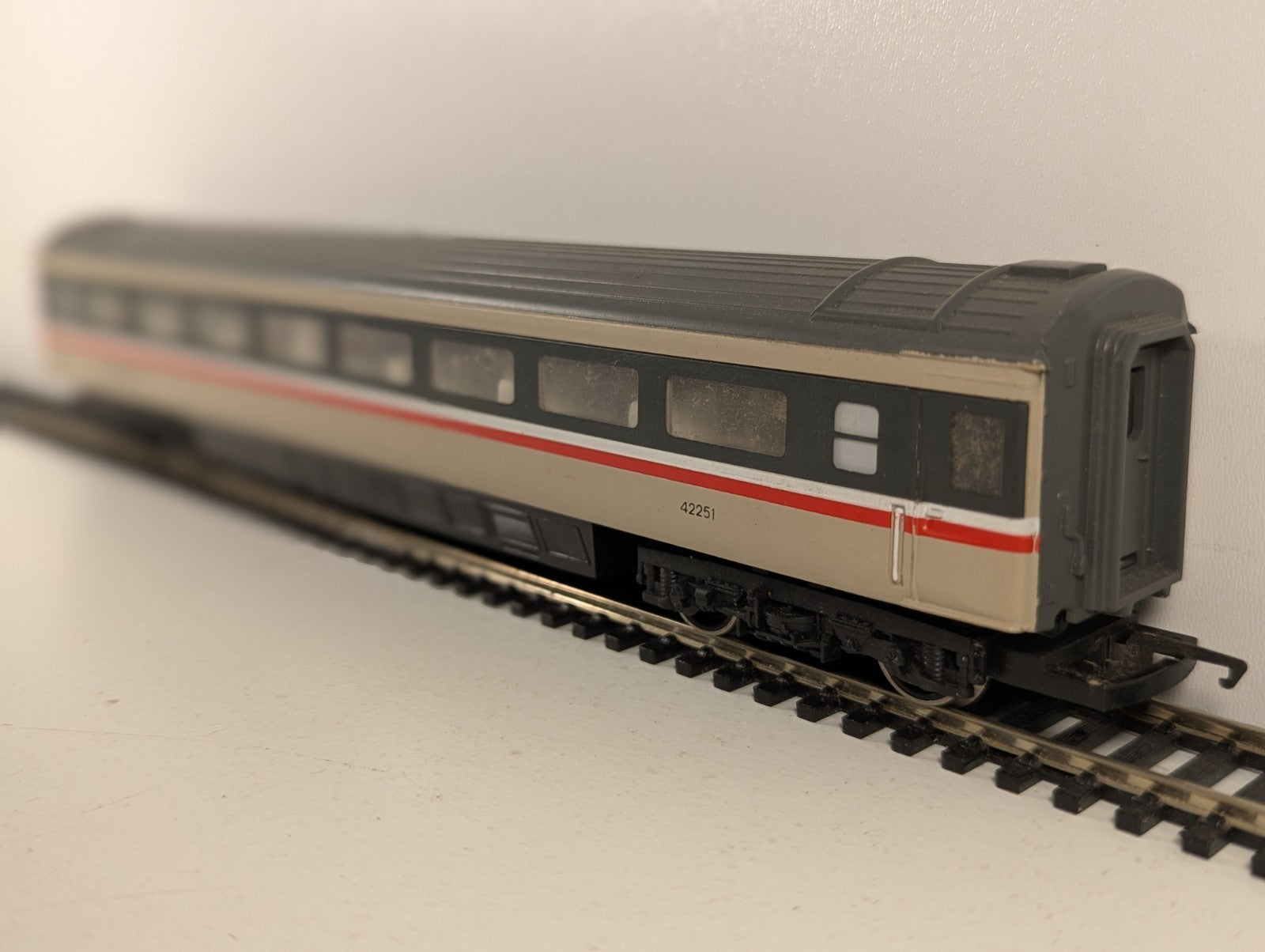 Hornby OO Gauge BR Mk3 TSO Coach Passenger Coach 42251 BR InterCity
