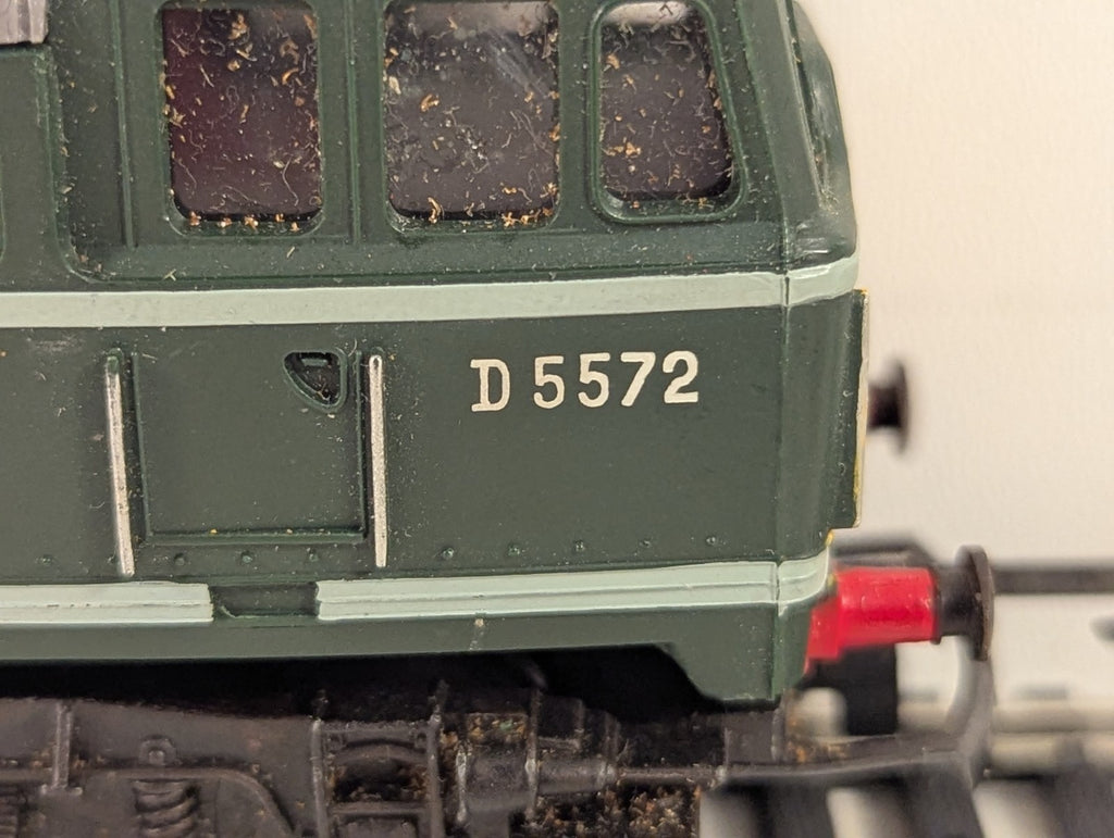 Tri-ang OO Gauge Class 31 Brush Type 2 Diesel Locomotive D5572 BR Green
