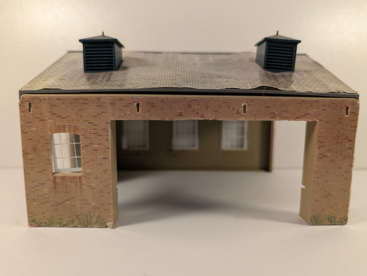 Hornby OO Gauge Engine Shed Building Brick R504