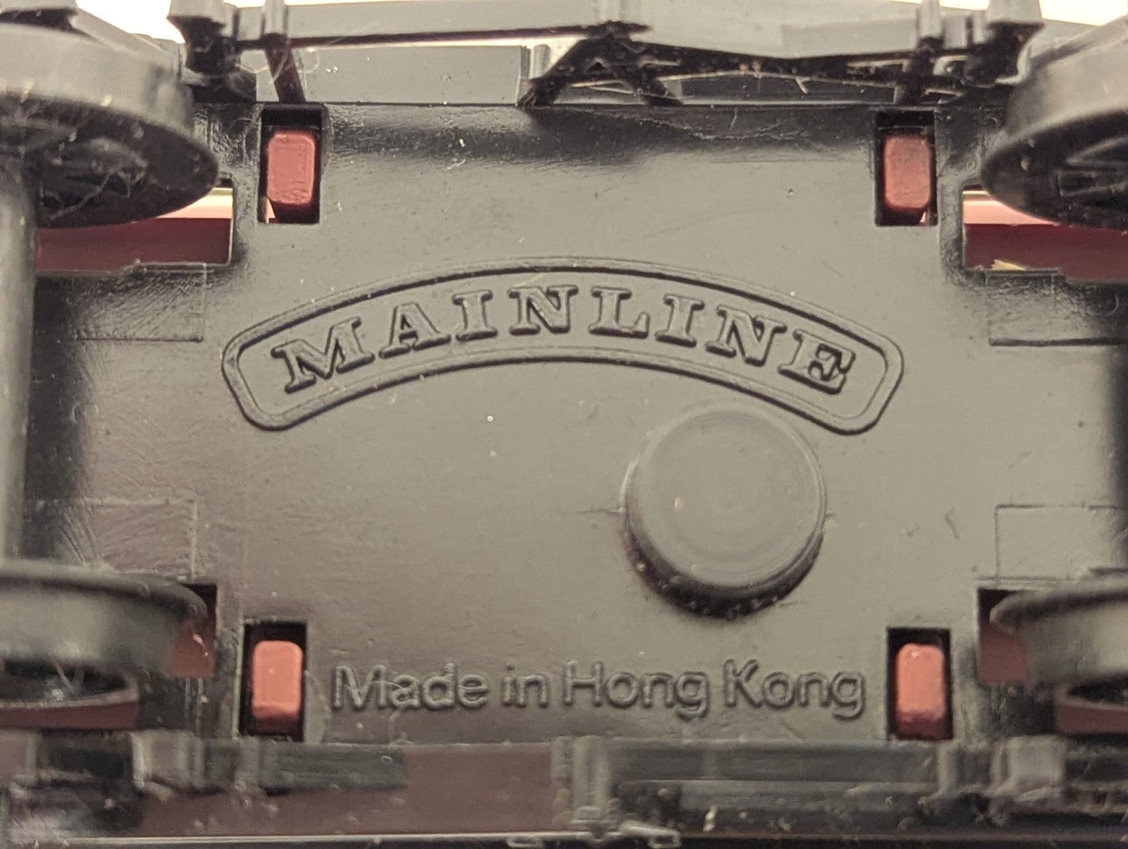 Mainline OO Gauge United Molasses 12 Ton Tanker Wagon