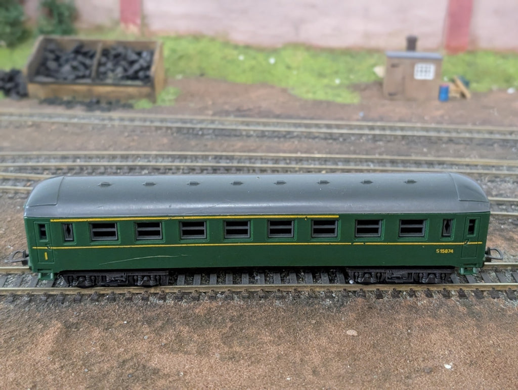 Lima HO Gauge Green Passenger Coach S15874