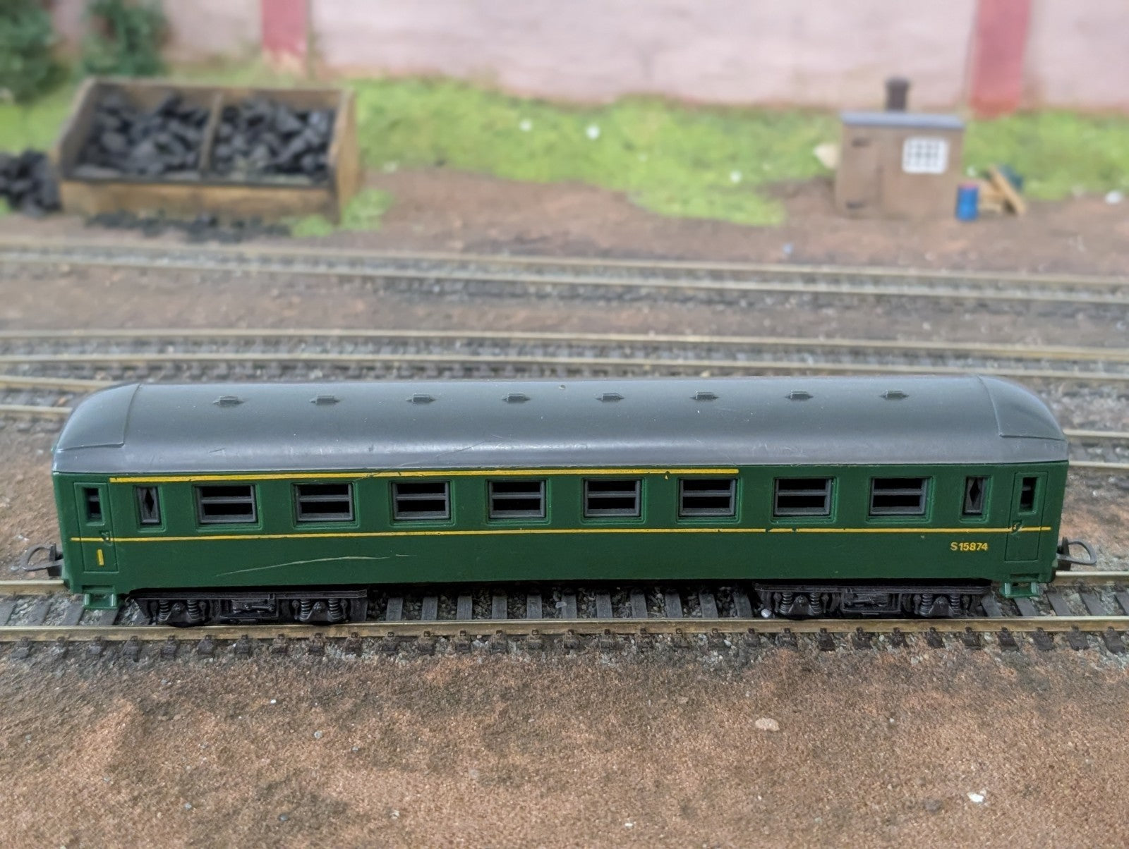 Lima HO Gauge Green Passenger Coach S15874