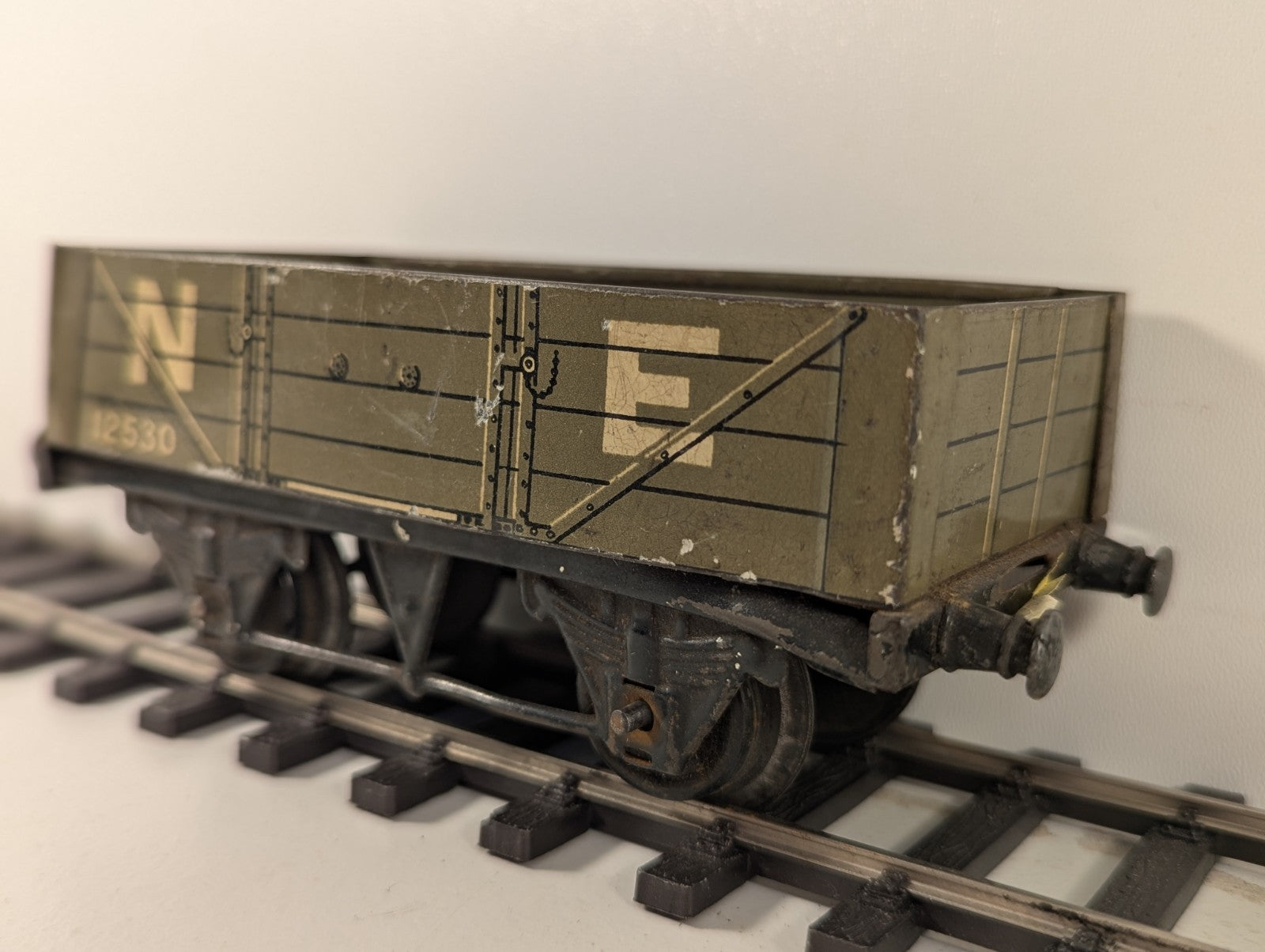 Hornby Series O Gauge North Eastern Open Wagon - Missing Couplings