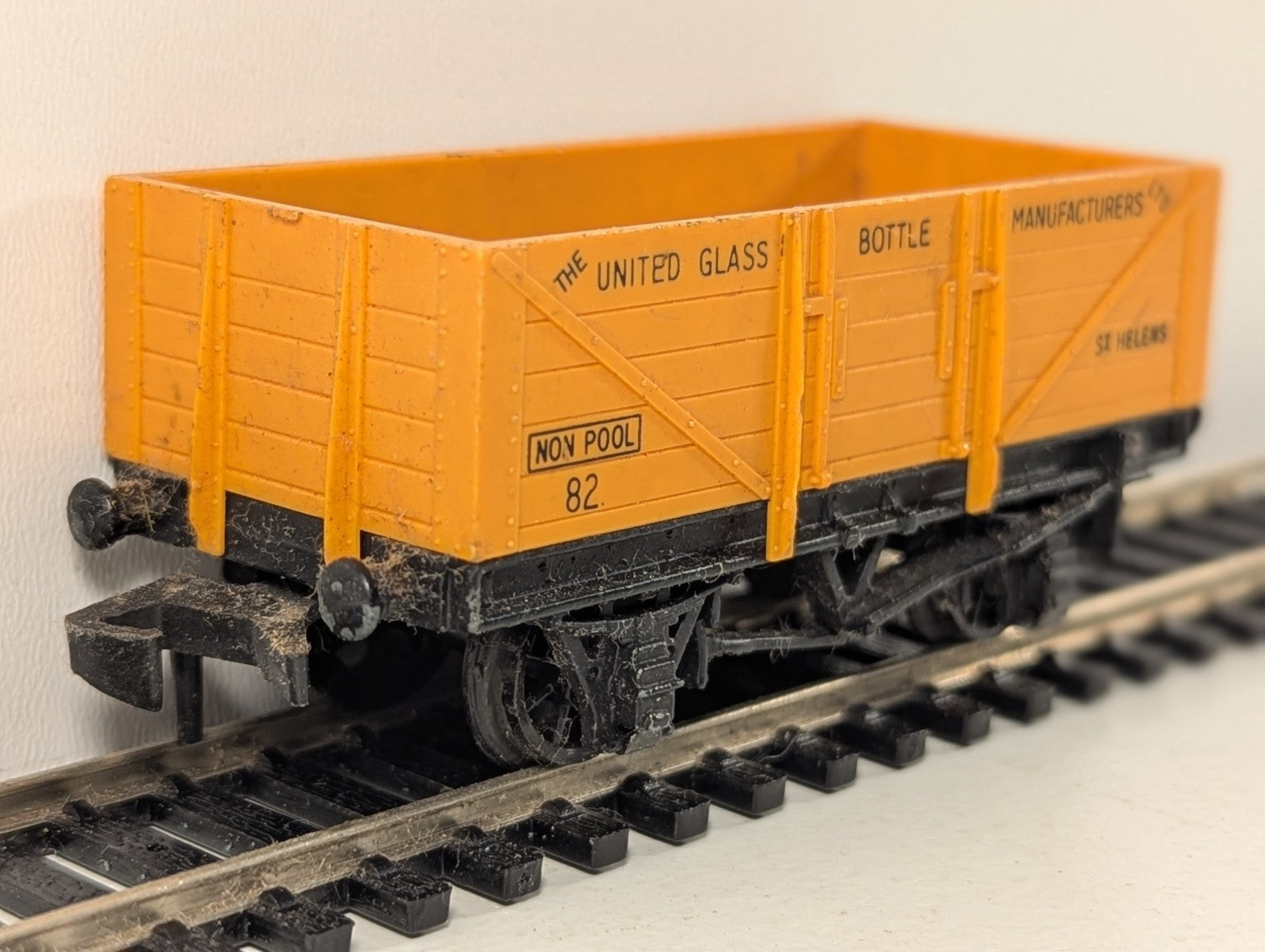 Hornby Dublo 4660 United Glass Bottle Manufacturers 5 Plank Open Wagon OO Gauge