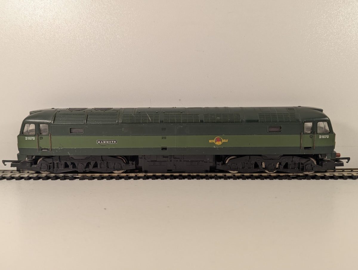 Hornby OO Gauge Class 47 'Mammoth' Diesel Locomotive D1670 BR Two-Tone