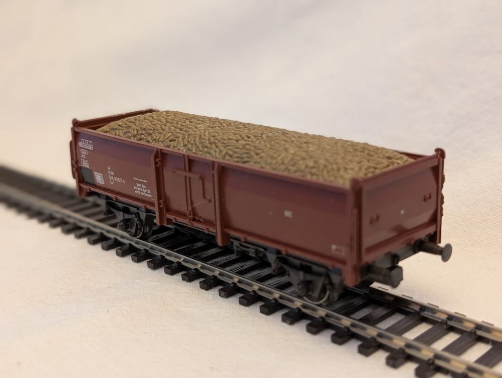 Trix HO Scale DB Eo Open Wagon with Sugar Beet Load 514 2 557-0 DB