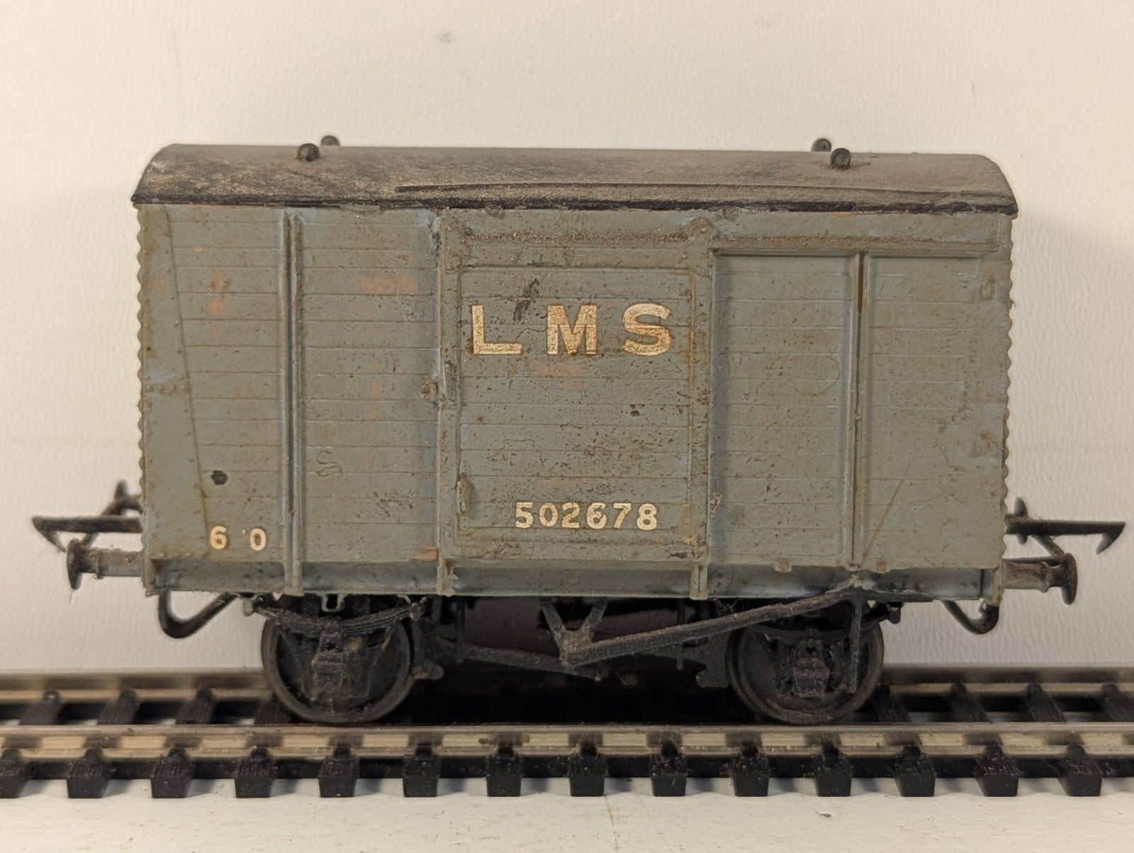 Kit Built OO Gauge LMS 12t Corrugated End Box Van Goods Wagon 502678 LMS