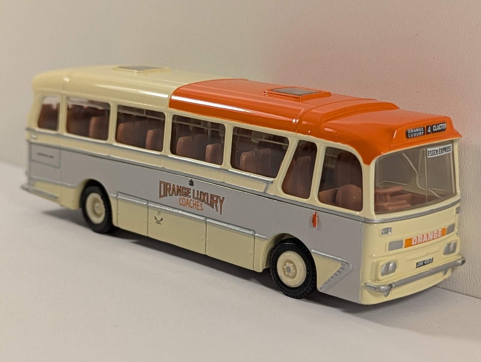 EFE De-Luxe Cavalier Coach – Orange “Luxury” Livery – 1:76 Scale