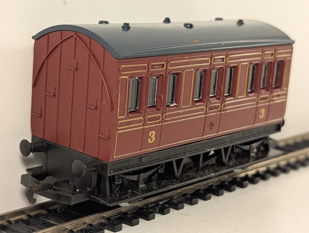 Hornby OO Gauge LMS 4-Wheel Coach Passenger Coach LMS Maroon R112