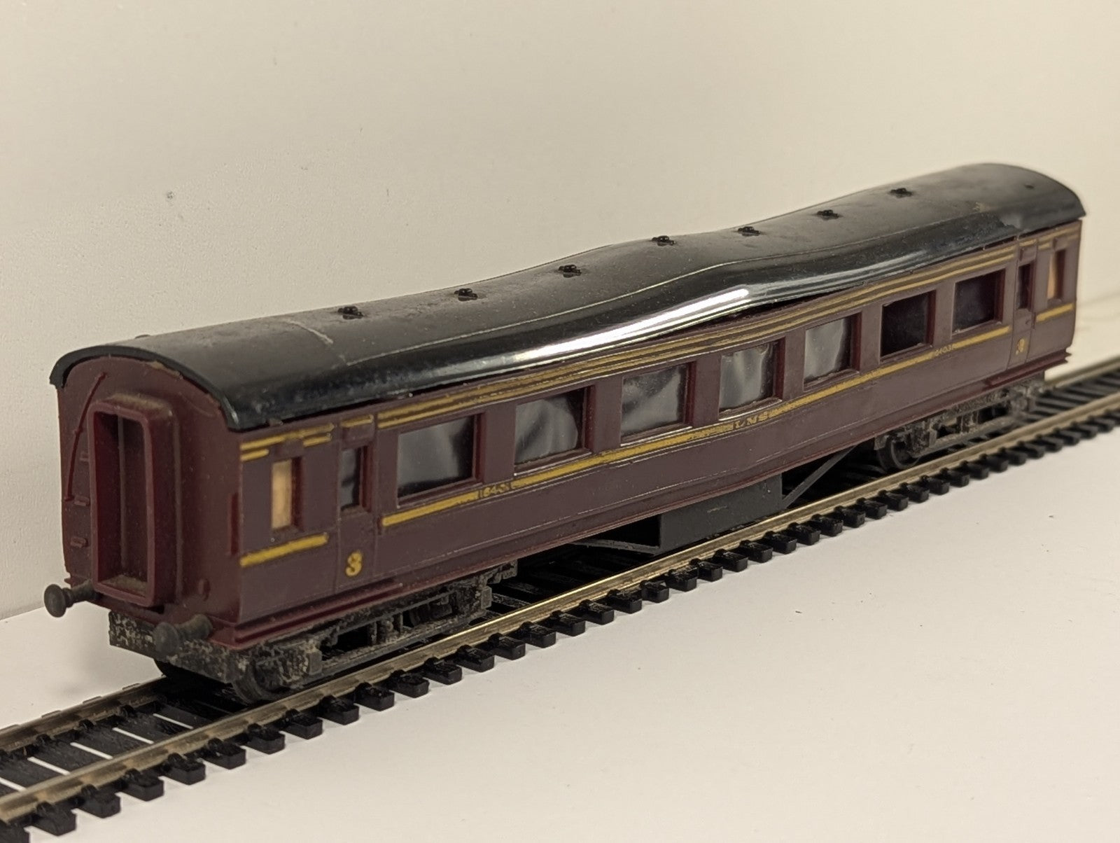 Coachcraft LMS 3rd Class Vestibule Coach Kit OO Gauge Boxed