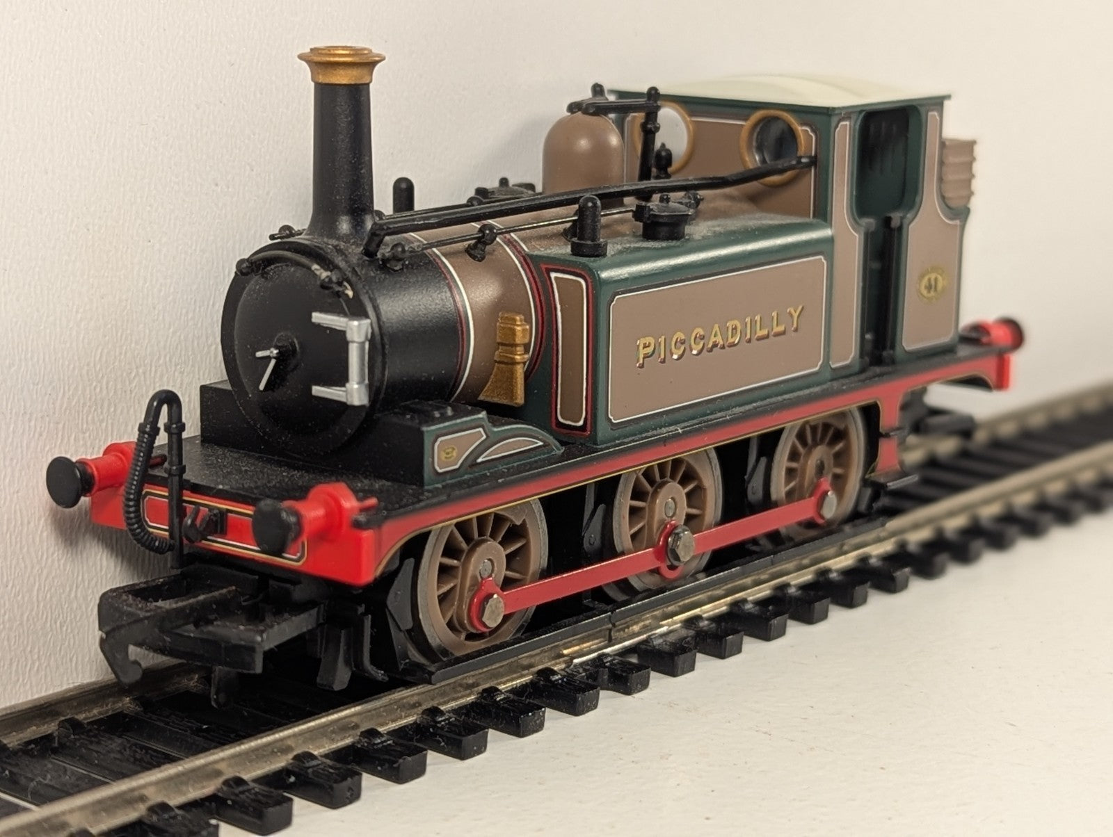 Hornby R2483 OO Gauge A1X Class 0-6-0T "Piccadilly" in LBSC Livery