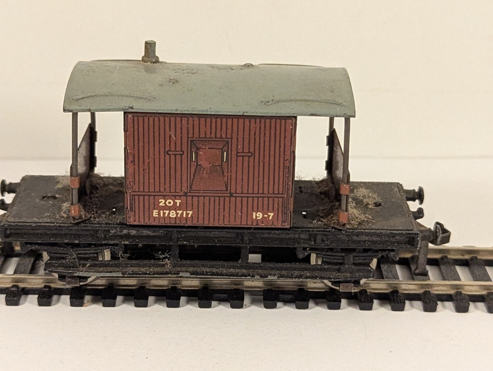 Hornby Dublo Tinplate 20 Ton Goods Brake Van OO Gauge