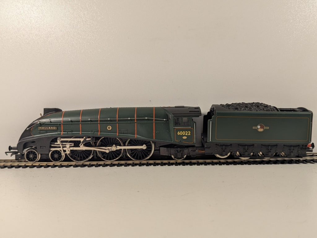 Hornby LNER Class A4 "Mallard" Steam Locomotive OO Gauge - Boxed