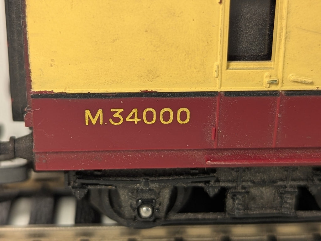 Tri-ang OO Gauge BR Mk1 Brake Third Coach Passenger Coach M34000