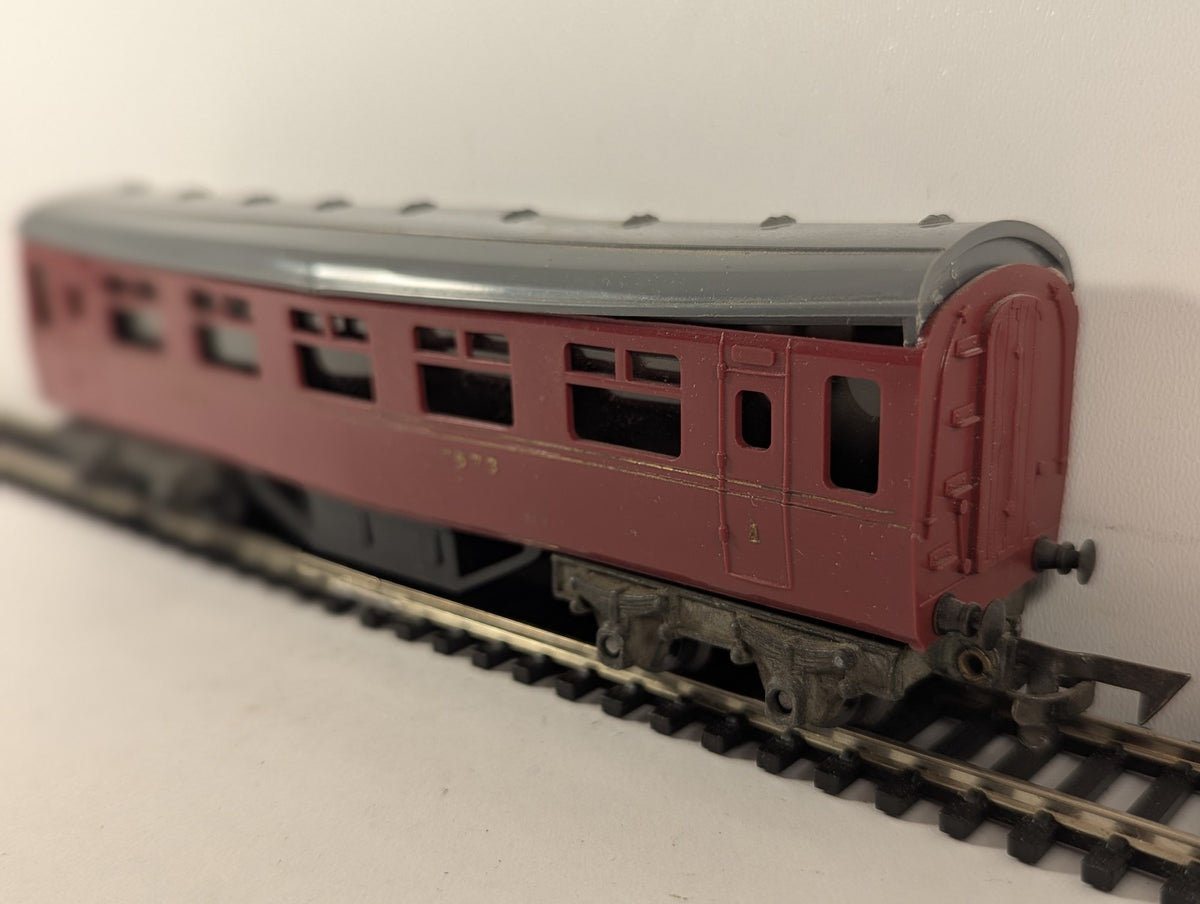 Tri-ang OO Gauge LMS Short Bogie Coach Passenger Coach 7573 LMS Maroon R28