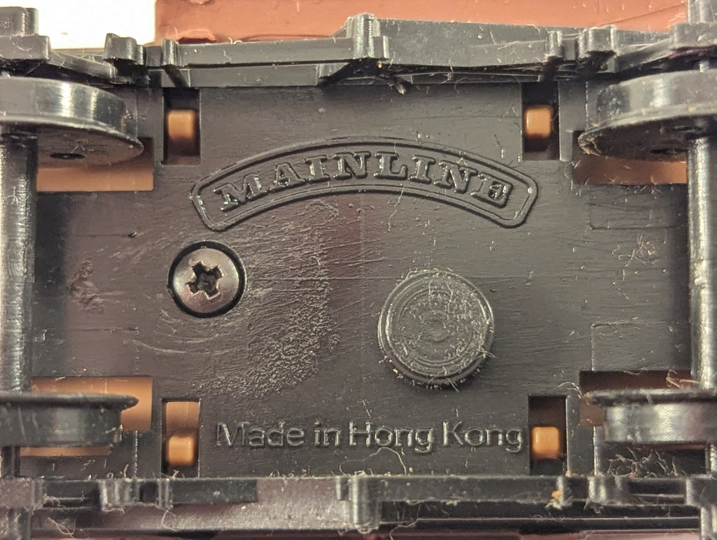 Mainline Railways BR Brown Ventilated Van OO Gauge