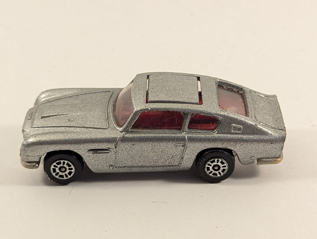 Corgi James Bond Aston Martin DB6 Diecast Model Car Silver