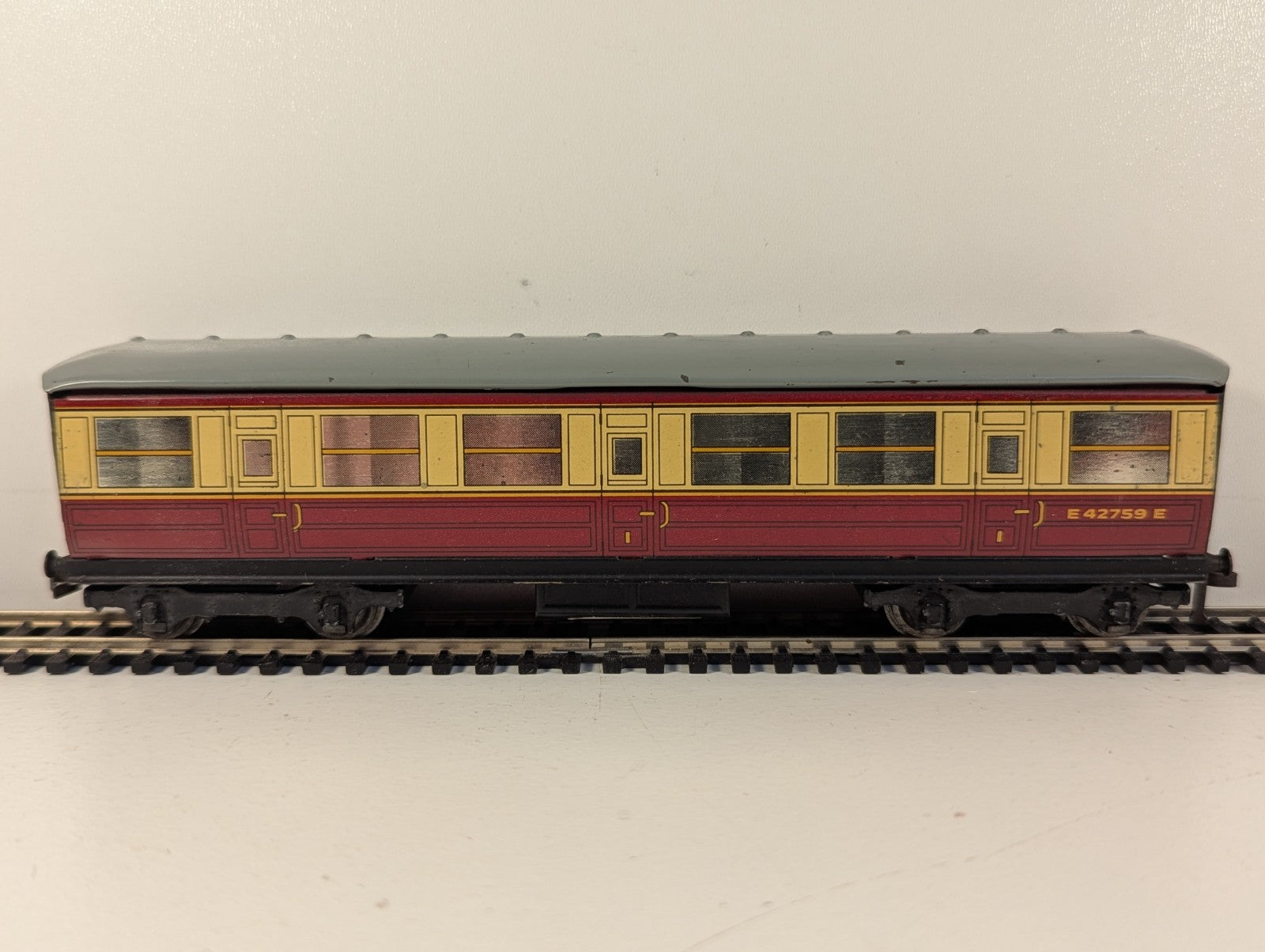 Hornby Dublo D11 OO Gauge Corridor Coach E42759E