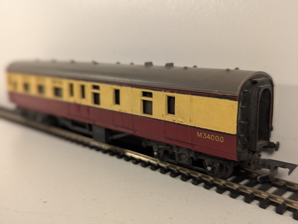 Tri-ang OO Gauge BR Mk1 Brake Third Coach Passenger Coach M34000