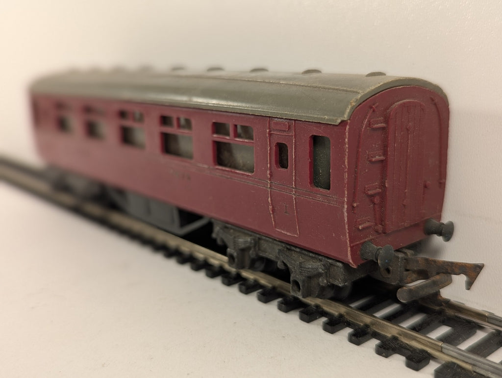 Tri-ang OO Gauge LMS Composite Coach Passenger Coach 7573 LMS Maroon R.21