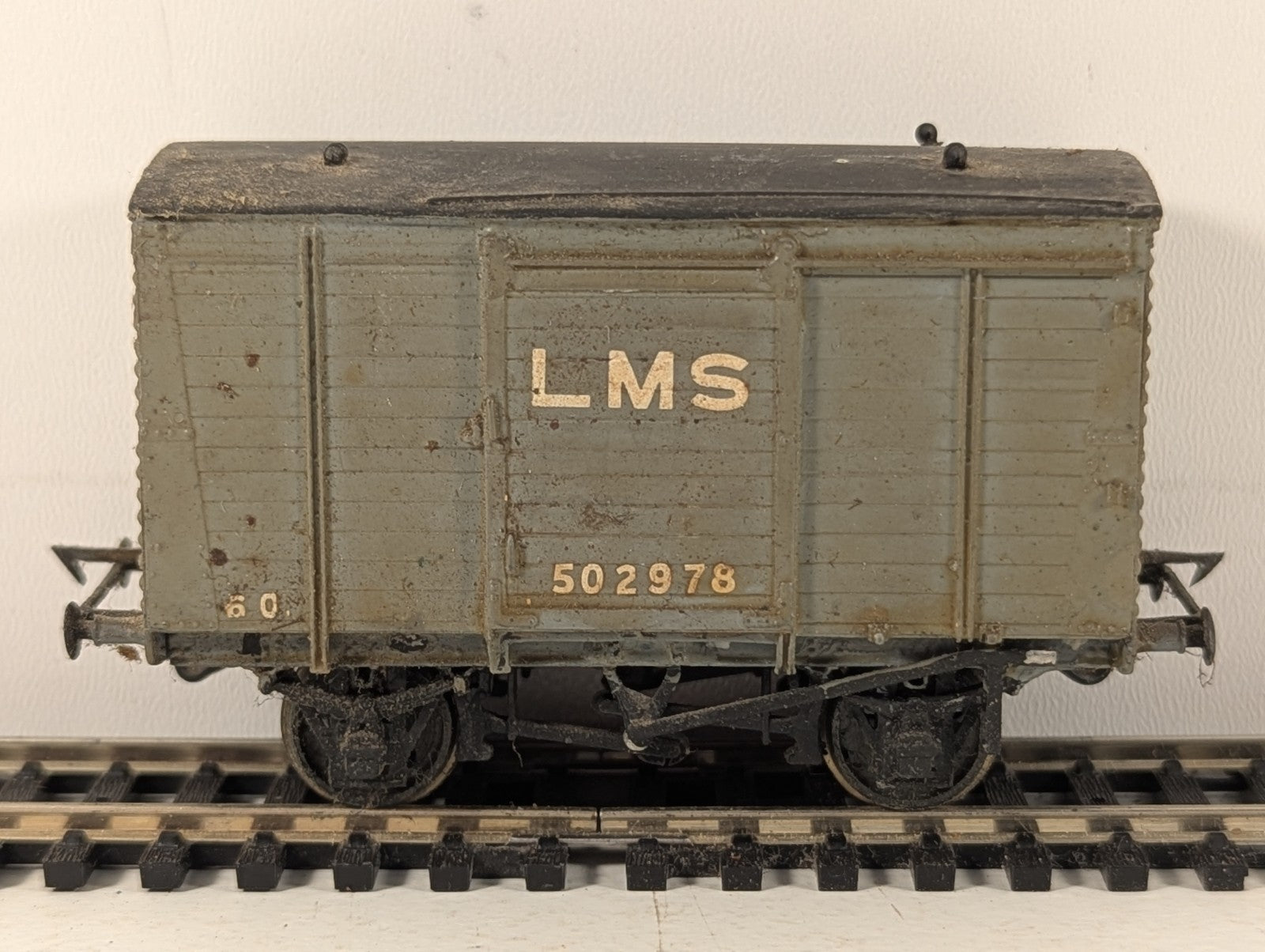 Kitbuilt OO Gauge LMS Ventilated Van Box Van 502978 LMS Grey 43