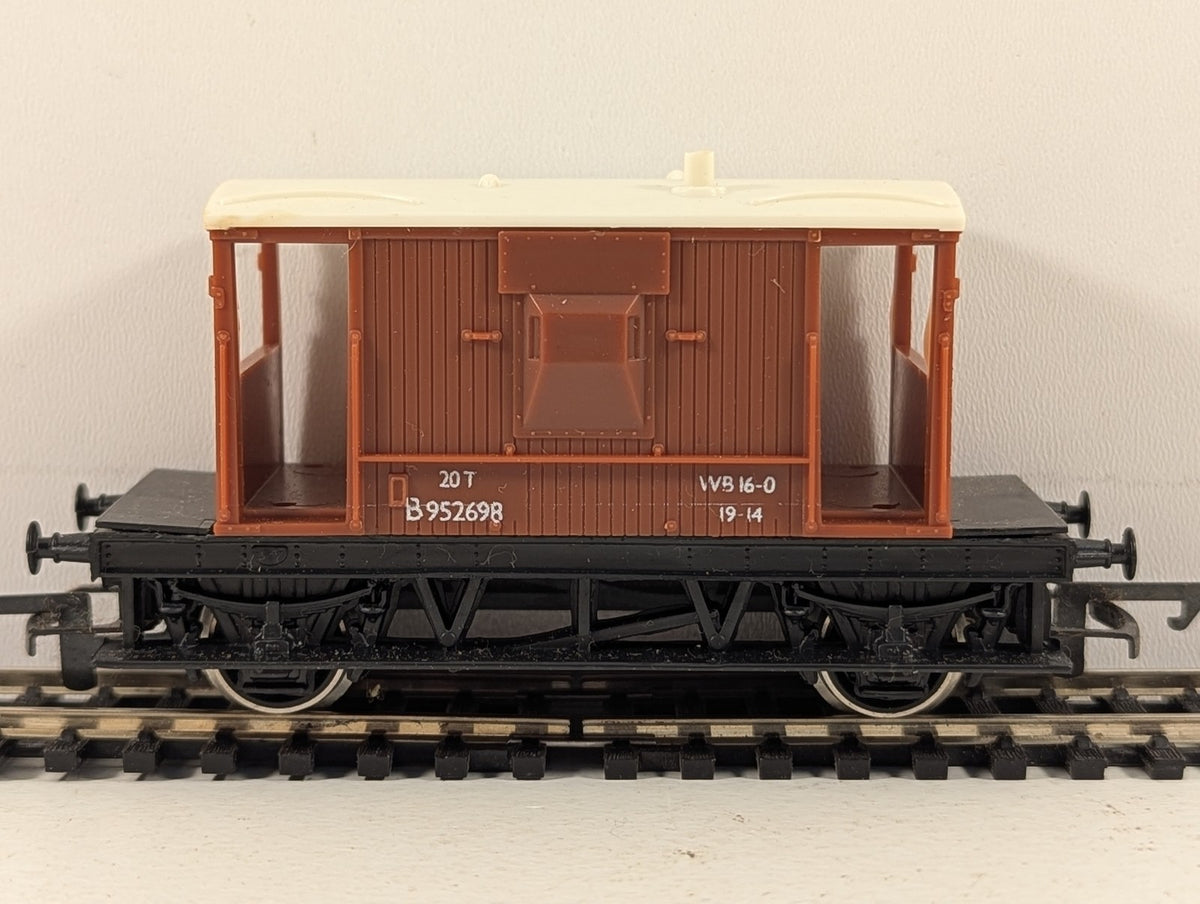 Hornby OO Gauge B.R. Brake Van B952698 BR Bauxite R.218