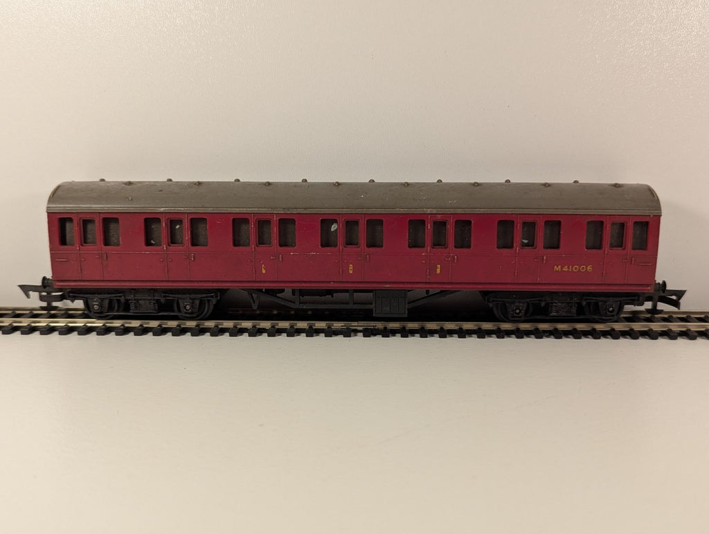 Tri-ang OO/HO Scale M41006 BR Suburban Composite Coach – BR Maroon