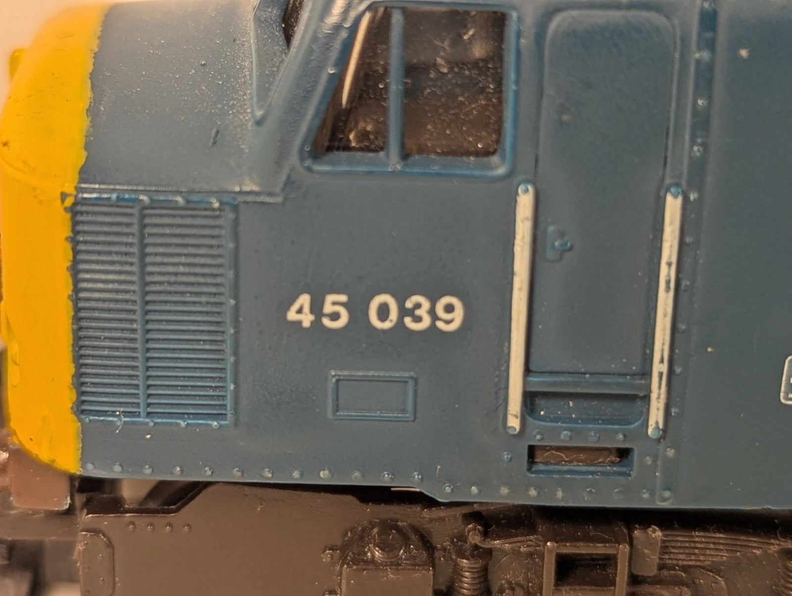 Mainline OO Gauge Class 45 'The Manchester Regiment' Locomotive 45