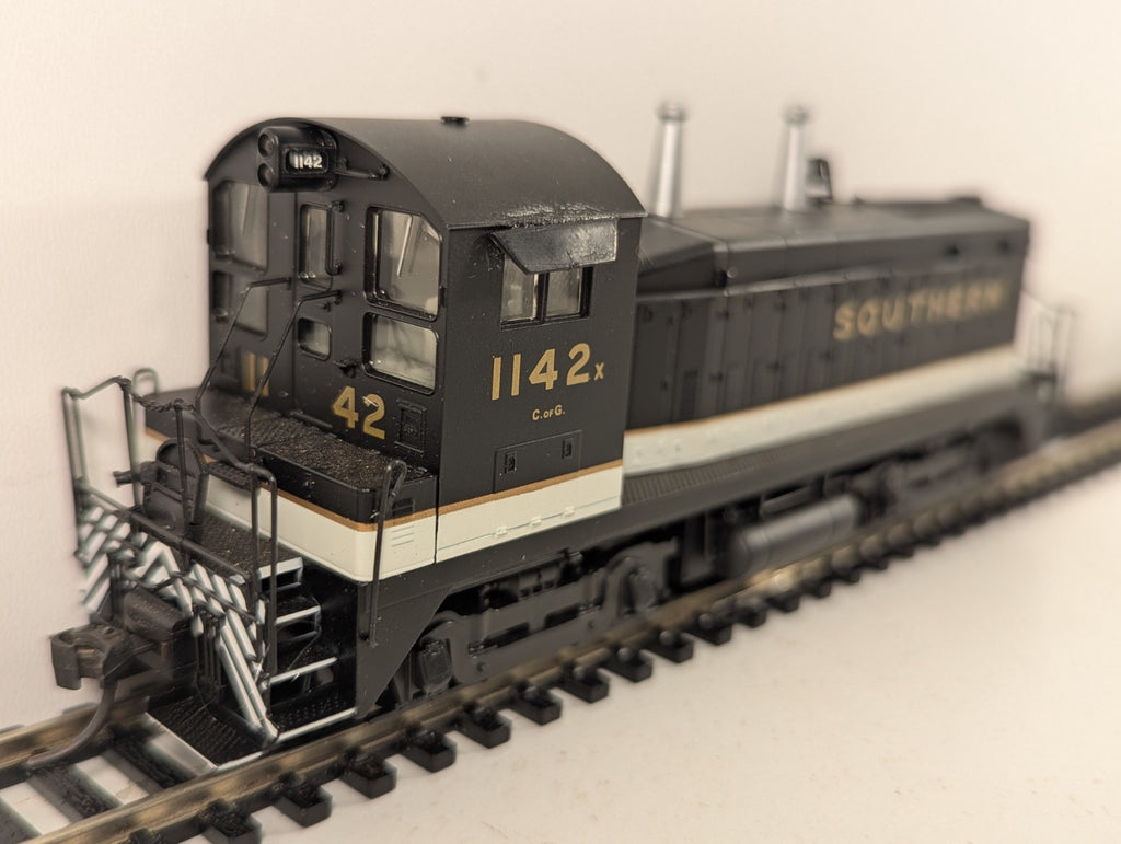 Proto 2000 HO Scale SW9/1200 Locomotive 1142x Southern (Central of Georgia)